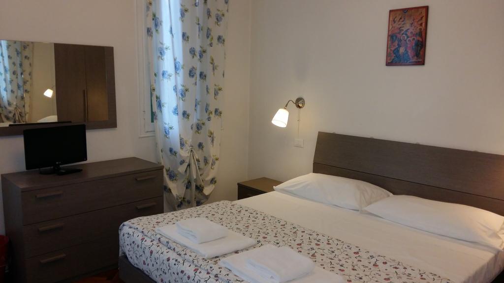 Residenza Carducci Padova Bed & Breakfast Bagian luar foto